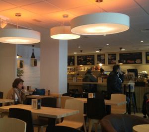 Una enseña suma una cafetería en Madrid tras perder dos