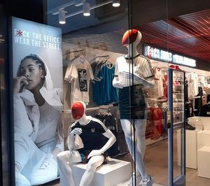 Base inaugura la decimocuarta tienda de ‘Wanna Sneakers’ en España