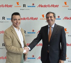 Euskaltel firma con MediaMarkt un acuerdo para vender en exclusiva su oferta con R