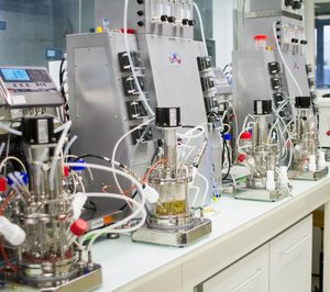 Schweppes impulsa la economía circular de sus envases plásticos