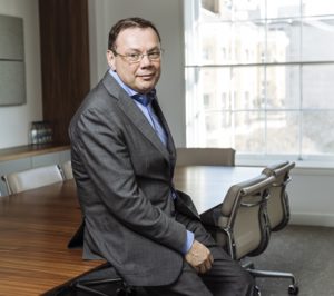 La CNMV considera equitativos los 0,67 € por acción de la OPA de Fridman sobre DIA