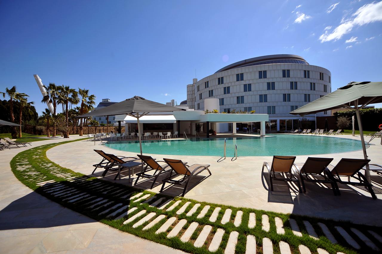 Barceló invierte 12 M en el sevillano 'Renacimiento'