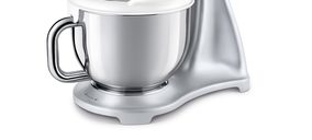 Smeg amplía colores y gama de su robot de cocina