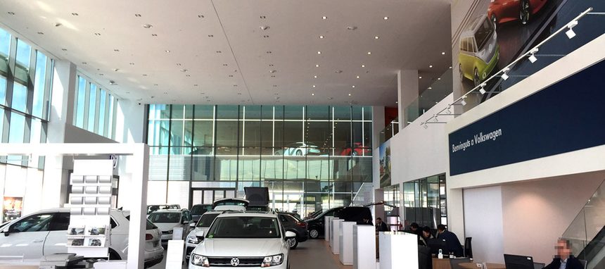 Ledsfactory ilumina el concesionario multimarca de Moventia en Barcelona