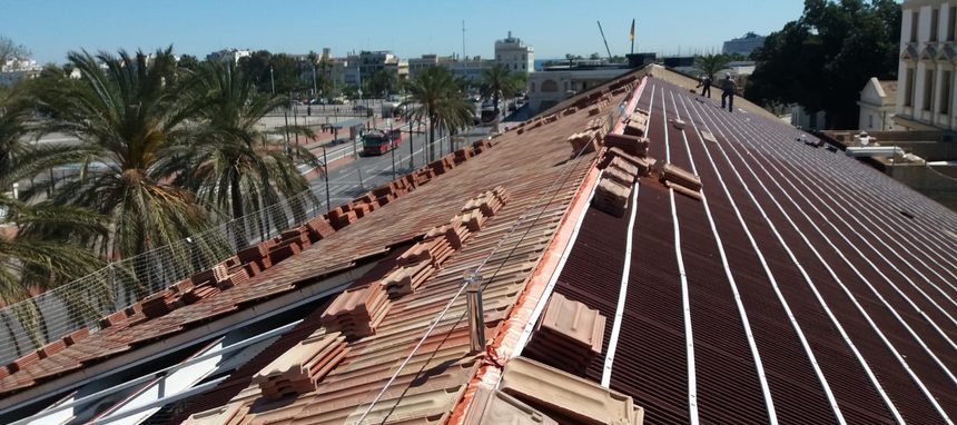 Onduline rehabilita la cubierta de la nave aduana del Puerto de Valencia