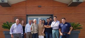 Cuatro operadores hortofrutícolas firman un acuerdo para plantar en España nectarina blanca plana de RegalIn Europe