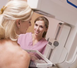 HLA Hospitales reforma la farmacia de HLA Moncloa y abre una unidad de mama en Almería