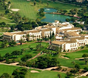 Hesperia refuerza su negocio vacacional con La Manga Club