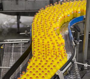 Coca-Cola aumenta la producción en varias plantas