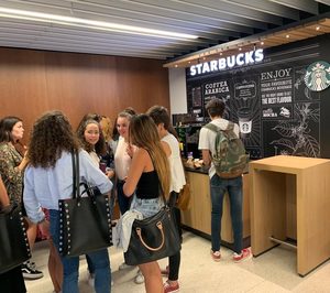 Selecta lleva a la Universidad de Navarra el concepto premium de autoservicio ‘Starbucks on the go’