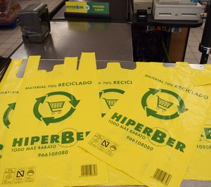 Hiperber sustituye las bolsas de plástico de sus supermercados