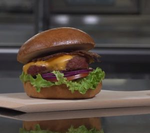 Nestlé presenta sus versiones vegetales de queso y bacon para acompañar su Incredible Burger