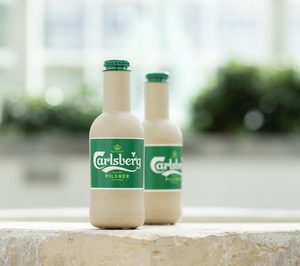 Carlsberg muestra sus dos primeros prototipos de botella de papel