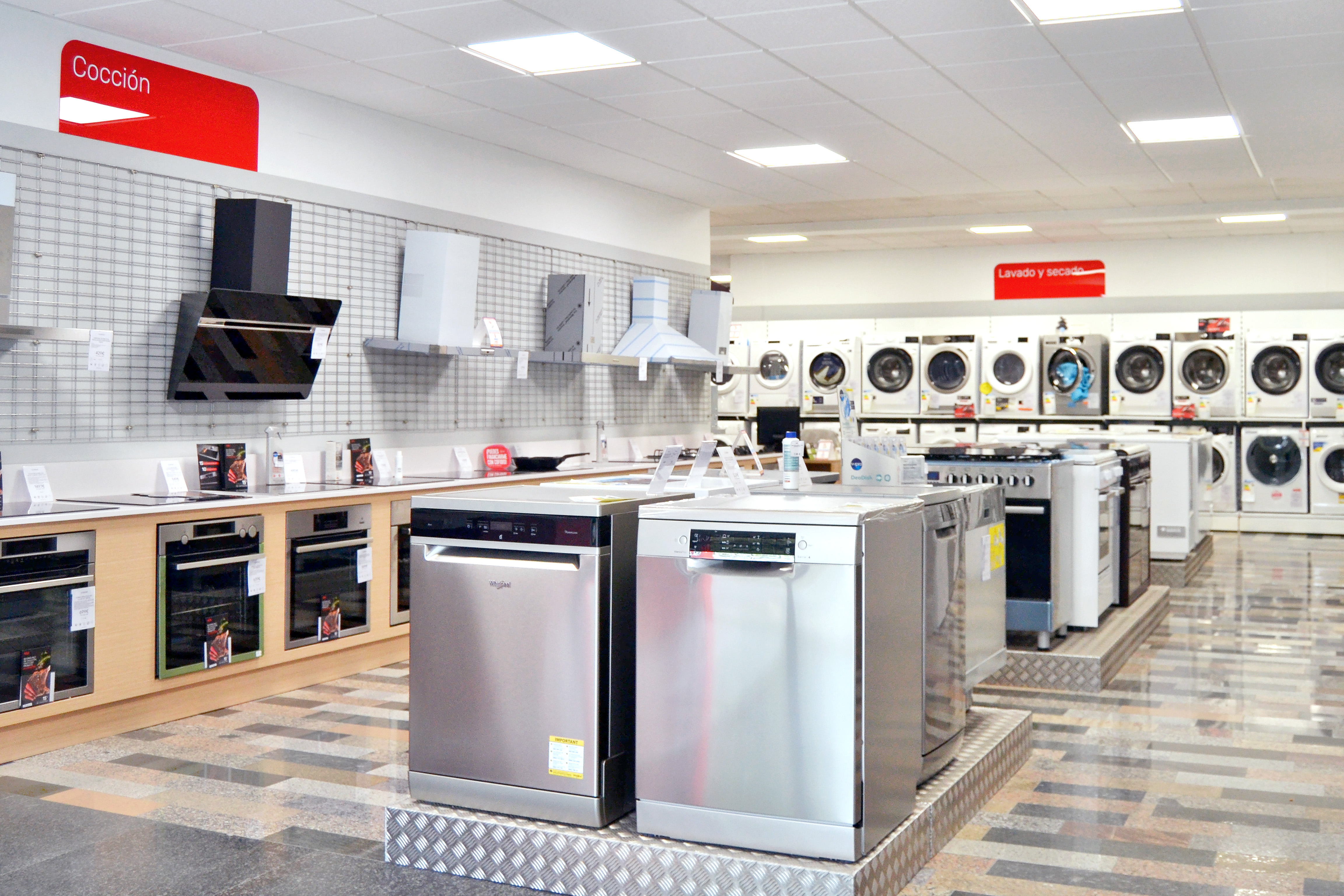 Cenor continúa con el Plan Avanza y renueva la imagen de 'Cenor Carballo'