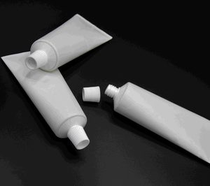 Stora Enso presenta un tubo de cartón para envases cosméticos