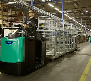 Ulma Carretillas Elevadoras presenta el nuevo tractor de arrastre de Mitsubishi