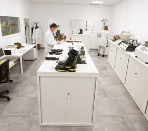 La especialista en calzado profesional Fal Seguridad renueva su laboratorio