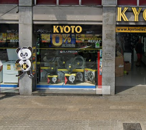 Kyoto recorta sus tiendas y sus ventas