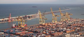 Un depósito de contenedores cesa actividad en el Puerto de Barcelona
