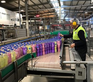Nestlé refuerza su compromiso de reducir en un tercio el uso de plásticos vírgenes para 2025