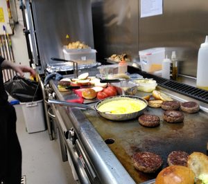 El delivery mantiene la actividad de los establecimientos de restauración