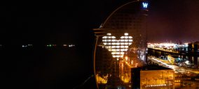 El W Barcelona realiza donaciones y se ilumina contra el coronavirus
