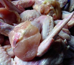 La distribución de carne avícola creció un 25% en marzo