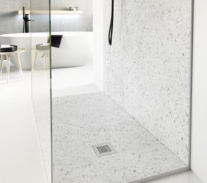 Nuovvo presenta dos platos de ducha con acabado terrazo