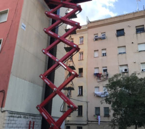 Mateco trabaja en el mantenimiento del monumento barcelonés Balanza Romana