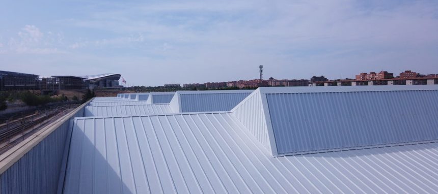 Metalpanel rehabilita la cubierta de los talleres centrales de Metro de Madrid en Canillejas
