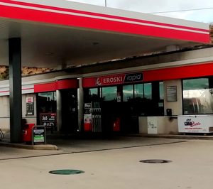 Eroski y Avia firman la apertura conjunta de diez supermercados en gasolineras
