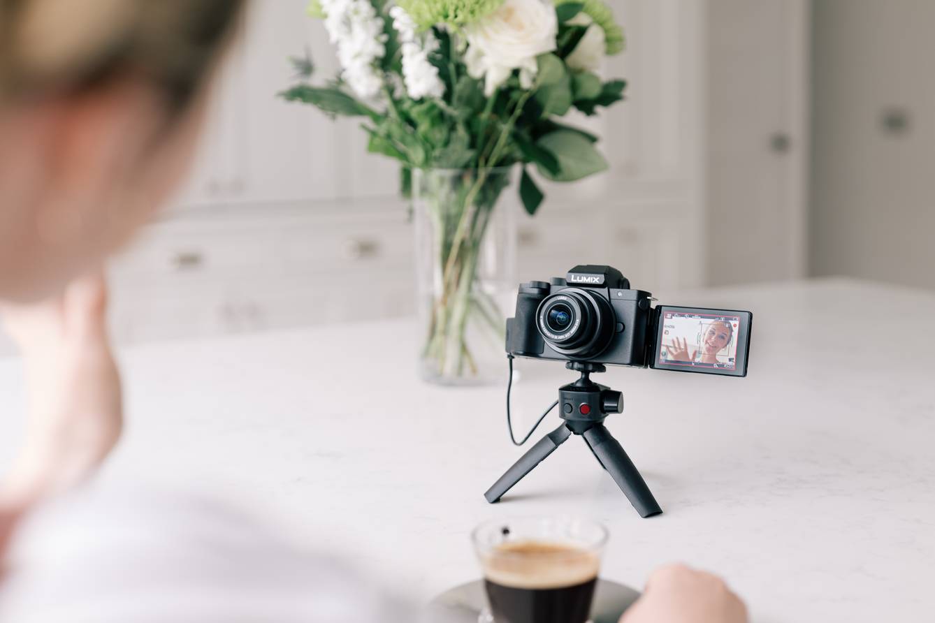 Nueva Panasonic Lumix G100, una cámara sin espejo para vlogging con grabación en 4K