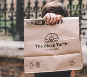 The Black Turtle pone en marcha un servicio propio de reparto a domicilio