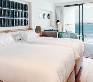 Un pionero de Lanzarote reabre tras su completa reforma