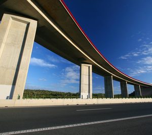 Ferrovial vende dos autopistas en Portugal por 171 M€