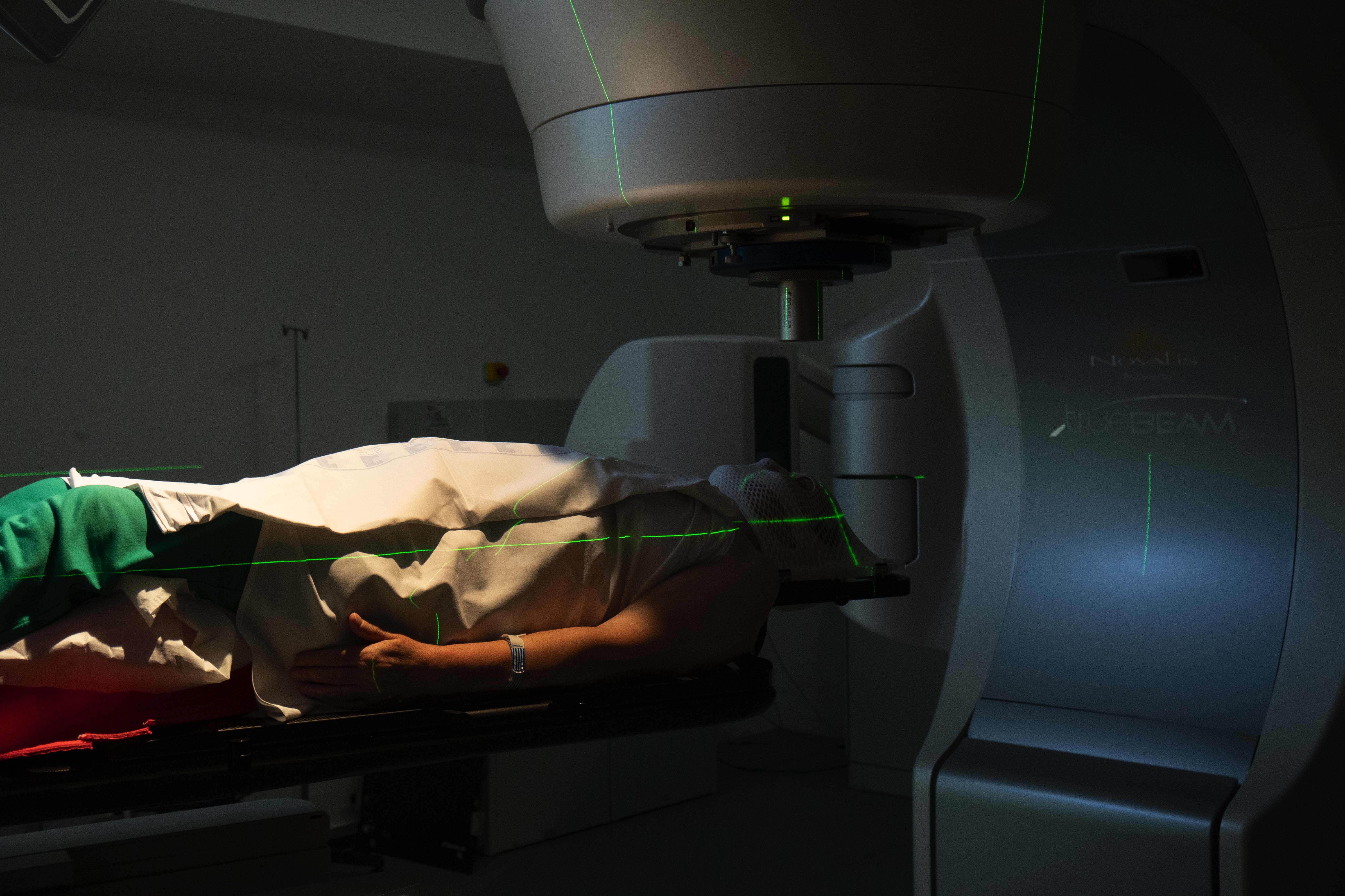 El Hospital Universitario Marqués de Valdecilla incorpora un sistema de radiocirugía de Brainlab