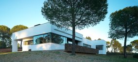 Strugal lanza su nueva gama de ventanas terminadas de aluminio para profesionales