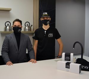 Colorker Group patrocina al piloto Álex Escrig