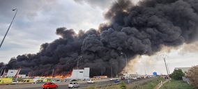 Un incendio calcina un antiguo almacén de DHL en Seseña