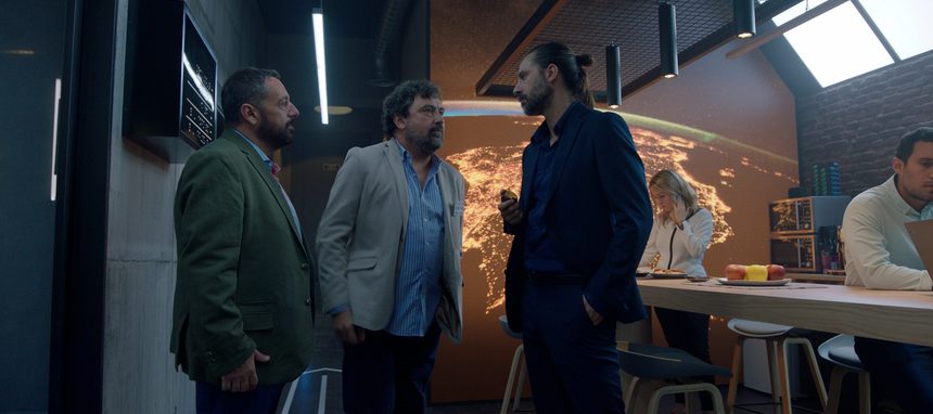 Corberó presente en la cocina de la serie Hombres de Paco