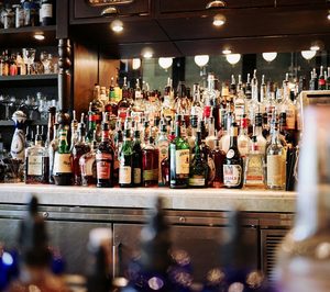 El consumo de bebidas espirituosas se contrajo un 49% en 2020