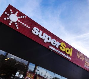 Carrefour vende 38 Supersol a cuatro competidoras