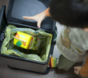 Ocho de cada diez españoles reciclan en casa los envases del contenedor amarillo