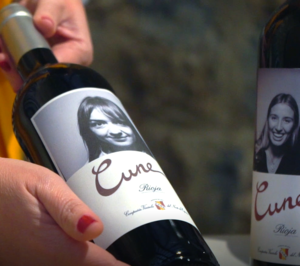 Cvne personaliza sus botellas de vino de la mano de Epson