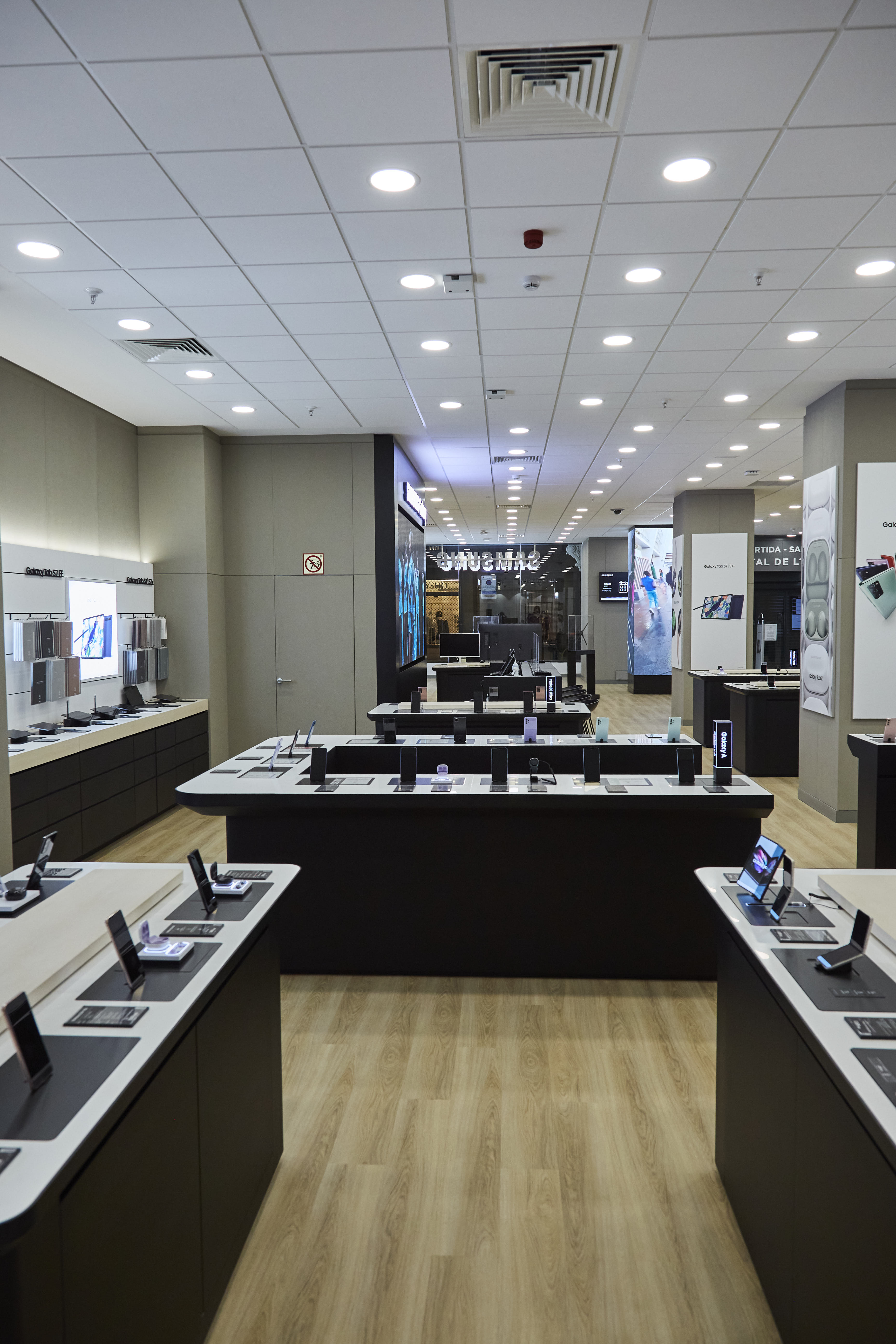 Samsung inaugura una nueva tienda en El Corte Inglés de Portal de l’Àngel en Barcelona
