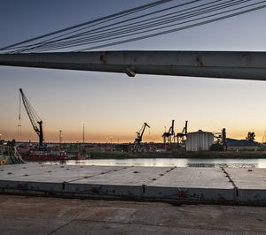 La constructora Heliopol quiere centrar toda su logística en el puerto de Sevilla