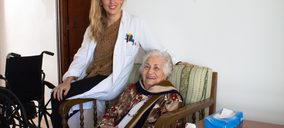El grupo geriátrico Aura avanza en su diversificación con la presentación de un nuevo servicio de cuidados en casa