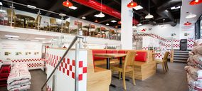 Five Guys abre su quinto restaurante en Barcelona y anuncia un nuevo proyecto