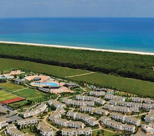 Azora llega a Italia con la compra de Bluserena