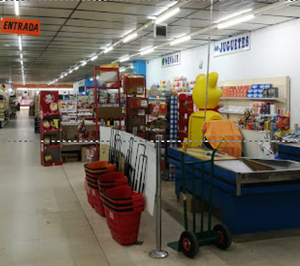 Planhiber cesa actividad y pone a la venta su supermercado de formato grande